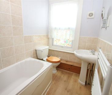 2 bedroom end of terrace house to rent - Photo 6