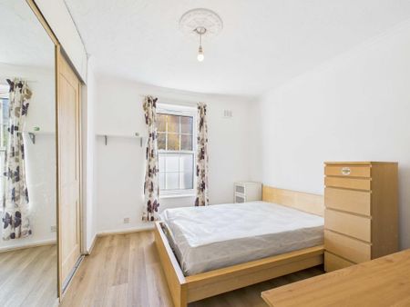 3 bedroom flat to rent - Photo 4