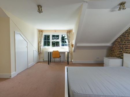 4 bedroom terraced house to rent - Photo 3