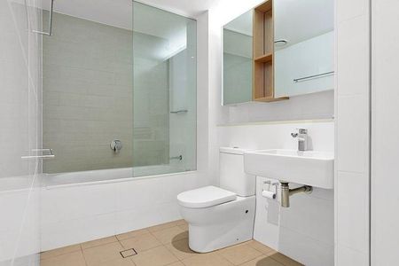 Luxury Near New 1 Bedroom Apartment - Photo 2