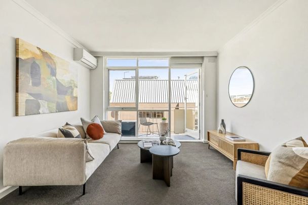 Stylishly Renovated Retreat in Elwood's Most Sought-After Pocket - Photo 1