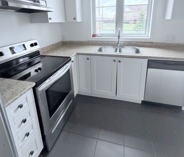 For Lease - 7 Webb Street, Bradford West Gwillimbury, Ontario - Photo 6