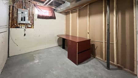 Renovated 3 Bed Home With Finished Basement Move In Early & Pay No Prorated Rent - Photo 5