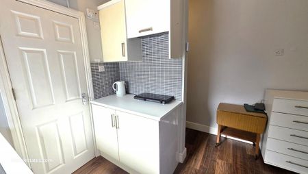 Studio to rent - Photo 4