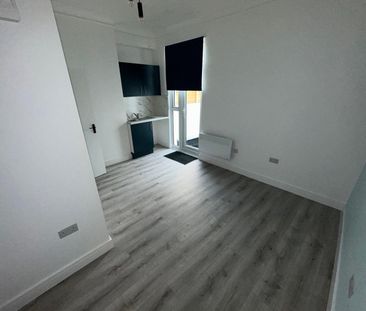 Studio Flat, Central Park Road, E6 - Photo 6
