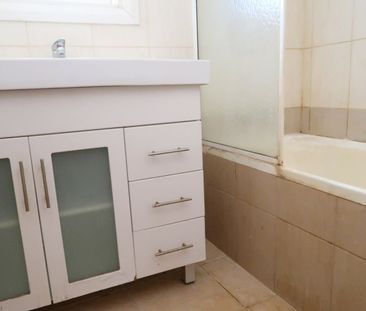 Spacious 4-Bedroom Home with Ample Parking. - Photo 5