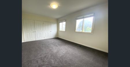 FOUR BEDROOM TOWNHOUSE IN THE MCKINNON SCHOOL ZONE! | FLARE REAL ESTATE - Photo 2