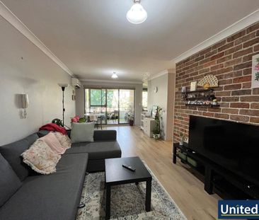 CENTRAL LOCATION 5 MINUTES TO STATION - Photo 5