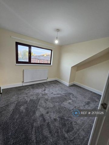 4 bedroom terraced house to rent - Photo 2