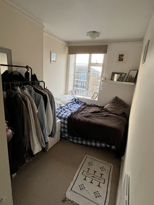 Room in a Shared Flat, Millbrooke Court, SW15 - Photo 1