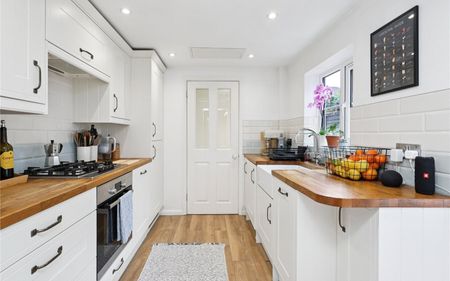 Albert Road, Addlestone, Surrey, KT15 - Photo 5