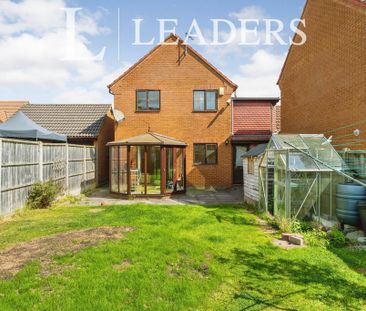 4 bedroom detached house to rent - Photo 3