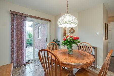 For Lease - 2303 Kingfisher Court, Oakville, Ontario - Photo 5