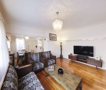 Centrally located Art Deco Inspired Elegance - Photo 4