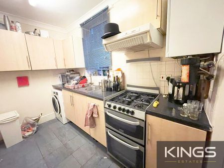 3 bedroom flat to rent - Photo 3