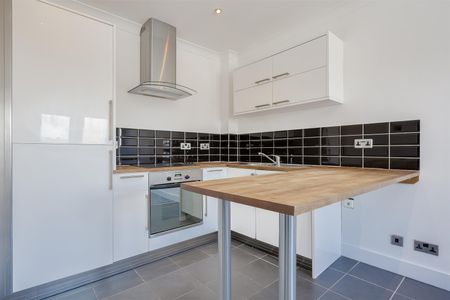To Let 1 Bed Apartment - Photo 4