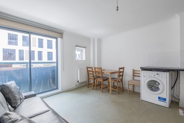 Old Jamaica Road, London, SE16 flat to rent - Photo 1