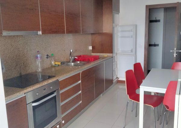 Apartamento T1 luminoso na Rua Henrique de Sousa Reis no Porto