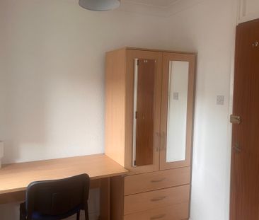 Regency Place Room 2 - Photo 4