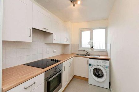 Hogarth Close, Basingstoke, Hampshire, RG21 - Photo 5