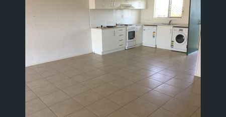 Spacious 2-Bedroom Unit with River Views – West Ballina - Photo 4