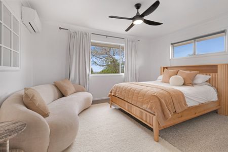 Dual Living Family Home with Air Conditioning In Quiet Cul-De-Sac! - Photo 3