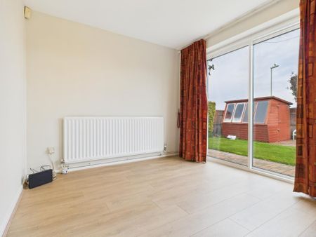 4 bedroom detached house to rent - Photo 3