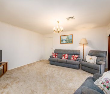3 BEDROOM HOME NEAR BROKEN RIVER! - Photo 1