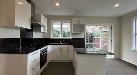 14a Arlington St - Photo 2