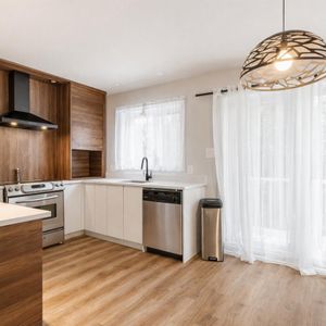4½ Tranquille Rénové | WiFi, Rangement Et Surveillance 24h - Photo 3