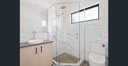 Street-Front 3x2 Villa with Private Driveway! - Photo 2