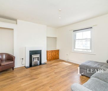 3 bedroom flat to rent - Photo 1