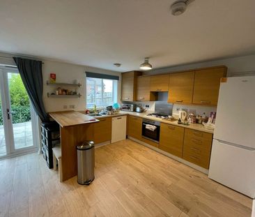 6 Bed Terraced House, Great Copsie Way, BS16 - Photo 2