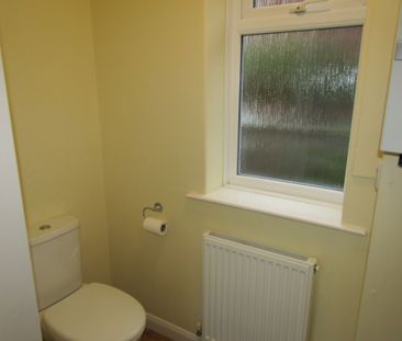 3 bed Semi-Detached - To Let - Photo 3