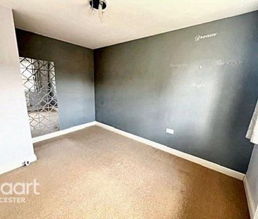 4 bedroom detached house to rent - Photo 1