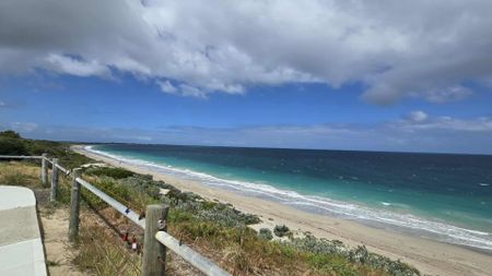 Less Than 500m to Warnbro Beach! - Photo 4