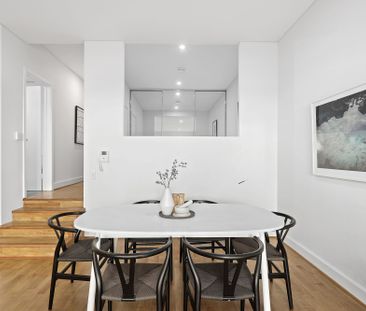 Perfectly Located, Light & Bright One Bedroom Apartment - Photo 2