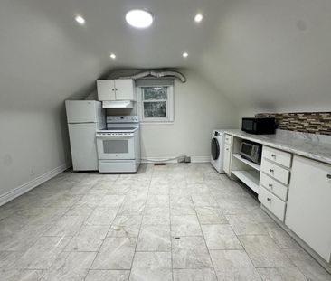 For Lease - 253 Sinclair Avenue, Oshawa, Ontario - Photo 1