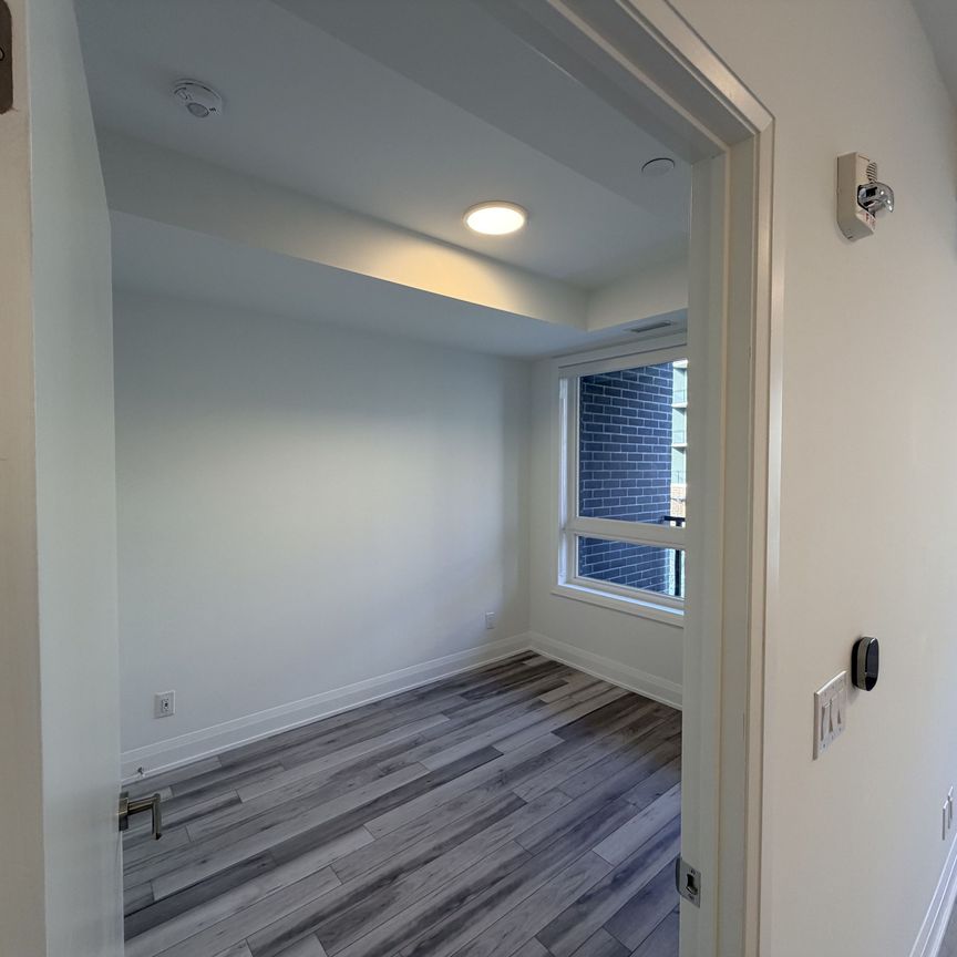 For Lease - 3250 Carding Mill Trail Unit# 220, Oakville, Ontario - Photo 1