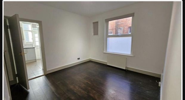 3 bedroom ground floor maisonette to rent - Photo 1