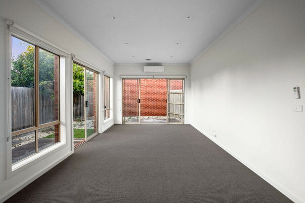 1/31 Horseshoe Circuit, Truganina VIC - Photo 1