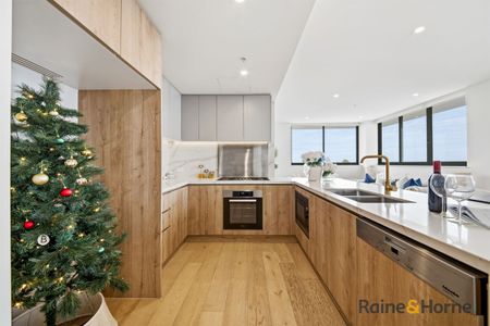 Triple-Aspect Executive Penthouse - Photo 3