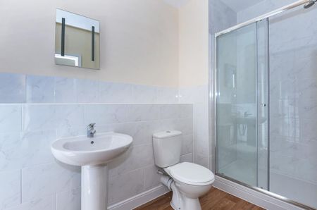 2 bedroom ground floor flat to rent - Photo 4