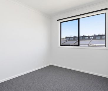 HOME FOR RENT IN BACCHUS MARSH - Photo 3