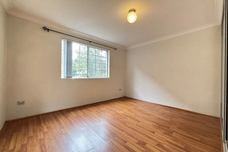 Tightly held complex | Convenient location (Access from Milton Street side) - Photo 5