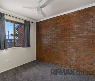 Comfortable Unit Living in Convenient Harlaxton Location - Photo 2