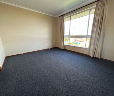 Spacious Split-Level Family Home - Photo 5