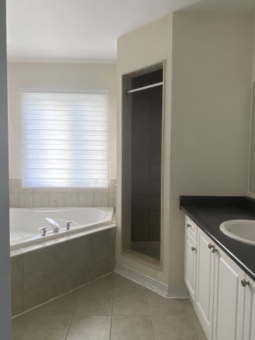 For Lease - 26 Starhill Crescent, Markham, Ontario - Photo 3