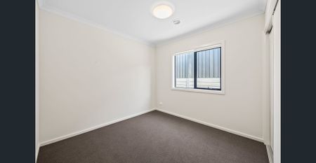 Brand New 4 Bedroom Home — 4 Tomatina Way, Berwick VIC 3806 - Photo 2