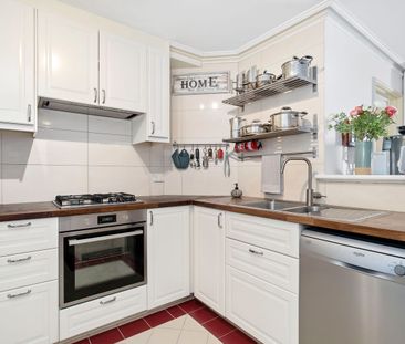 URBAN LIVING, PARKSIDE VIEWS - 3 BEDROOM APARTMENT! - Photo 6